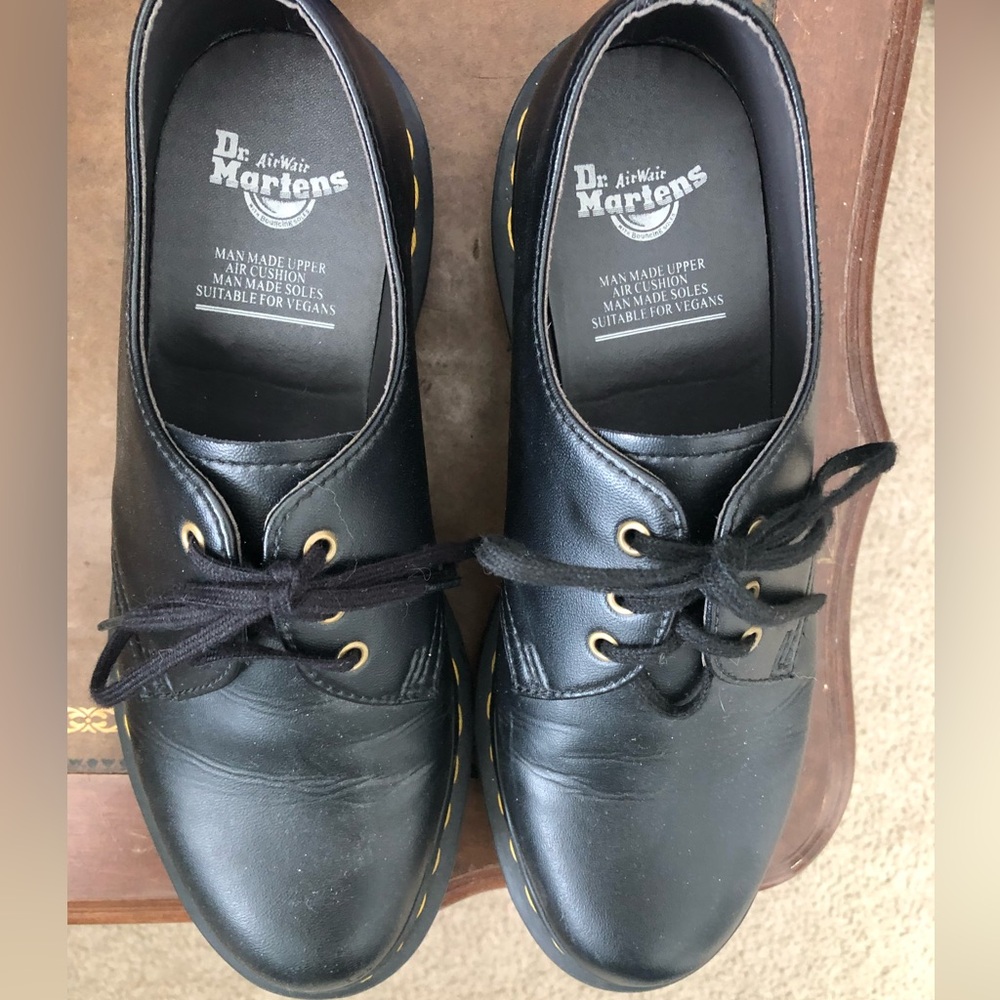 Low Dr martens in black, men’s 6 ladies 7, super cute just don’t wear them!